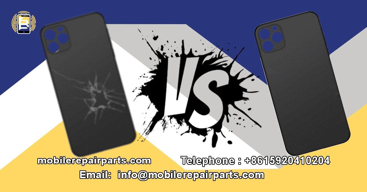 Capa traseira de celular quebrada ao lado de uma nova