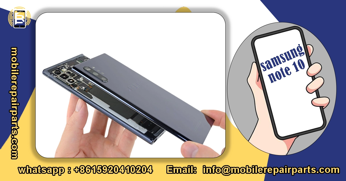 Mano retirando la tapa trasera del Samsung Note 10 para reparación